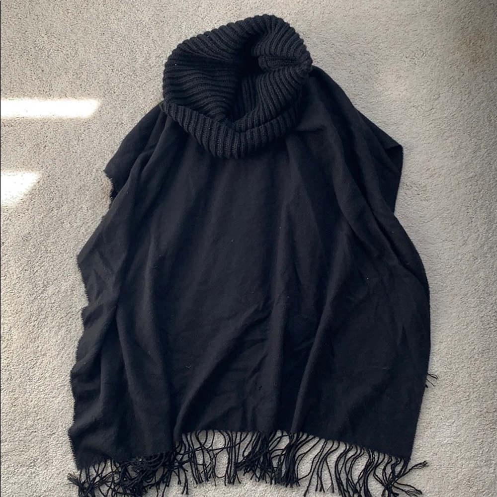 Chunky neck black poncho